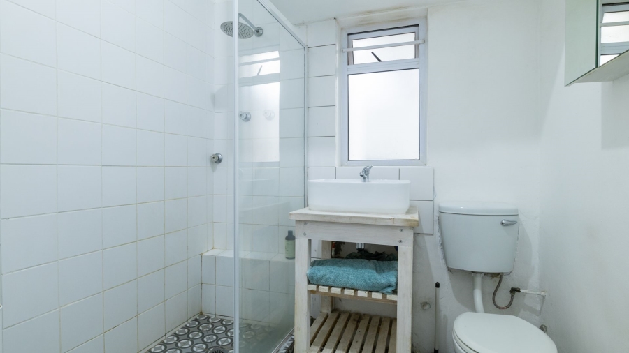 2 Bedroom Property for Sale in Vredehoek Western Cape